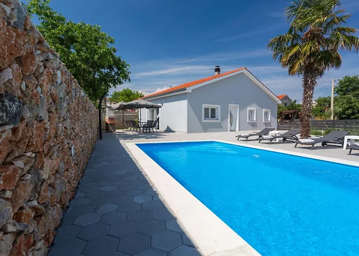 Mia Mit Privatem Pool By Interhome * Garica