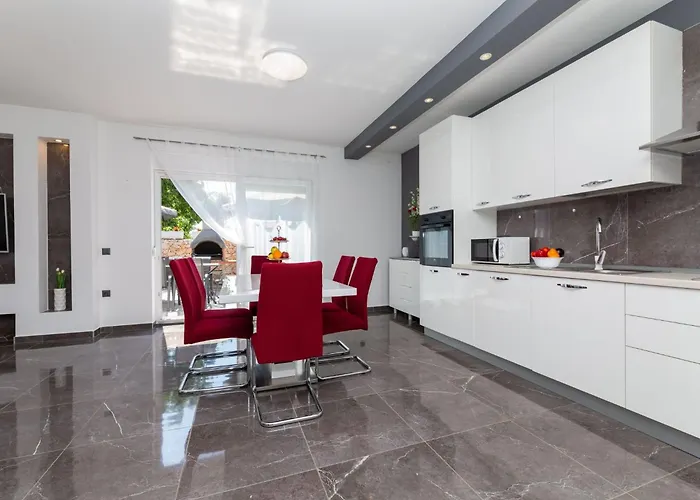 Mia Mit Privatem Pool By Interhome בית נופש Garica