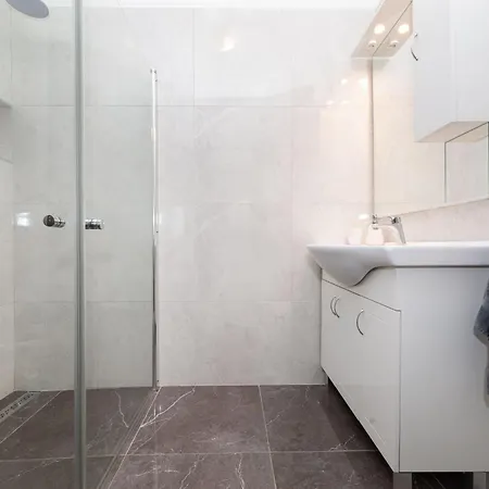 Mia Mit Privatem Pool By Interhome