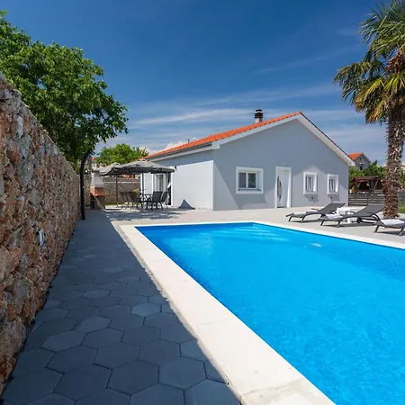 Mia Mit Privatem Pool By Interhome * Garica