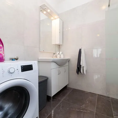 Vakantiehuis Mia Mit Privatem Pool By Interhome Garica