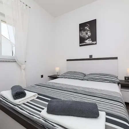 Vakantiehuis Mia Mit Privatem Pool By Interhome *