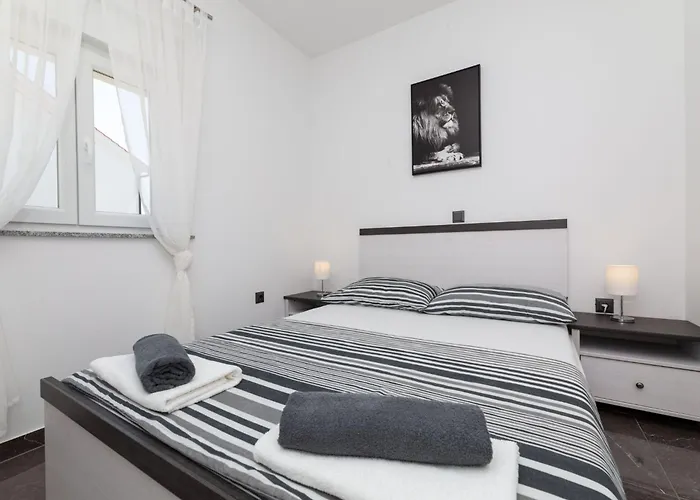 Vakantiehuis Mia Mit Privatem Pool By Interhome *