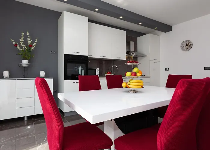 Vakantiehuis Mia Mit Privatem Pool By Interhome