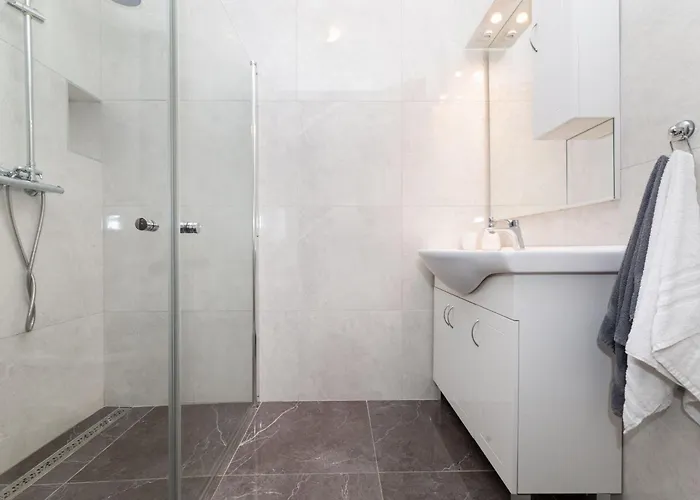 Mia Mit Privatem Pool By Interhome